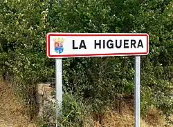 Nombre del municipio en la señal que indica la entrada a la zona urbanizada