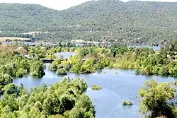 El río entrando al embalse de Rialb.