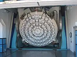 NTT espejo fue pionera en el uso de la óptica activa