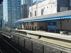 El Puente Pacífico y el final del andén ascendente