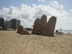Monumento de La Mano de Punta del Este (1982)