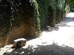 Restos del falso cementerio