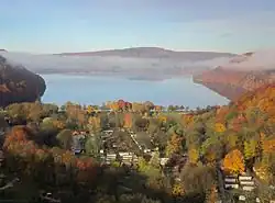 El lago de Chalain visto desde Fontenu.