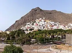 El núcleo de La Ladera. En primer término, el Parque de La Muralla.