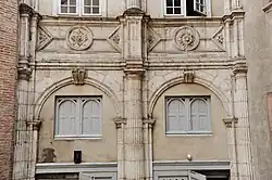 Hôtel de La Mamye: arcadas y galerías.