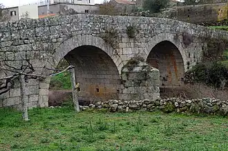 Puente de fábrica medieval