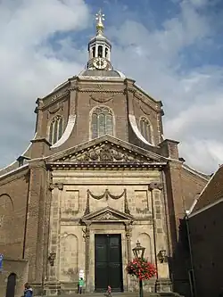 Marekerk (1639-1649), en Leiden, obra de Arent van 's-Gravesande con portada de Jacob van Campen (1659)