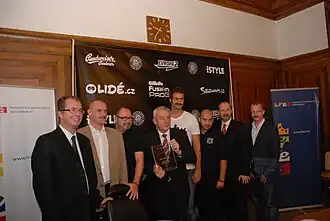 Leoš Heger, Ministro de Salud de República Checa, apoyando un evento de Movember.
