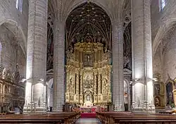 Nave central y altar mayor