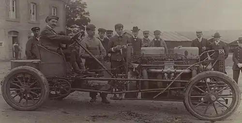 Louis Rigolly, ganador de la subida a la cota de Château-Thierry en un Gobron-Brillié de 100 CV (1903), se convirtió en el plusmarquista no oficial del mundo de velocidad en el kilómetro