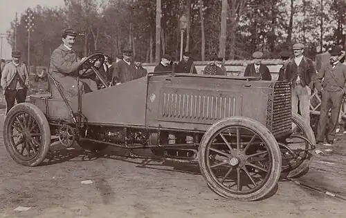 Louis Rigolly, ganador en la Cota de Gaillon (o Copa de Le Figaro para vehículos pesados) en 1903