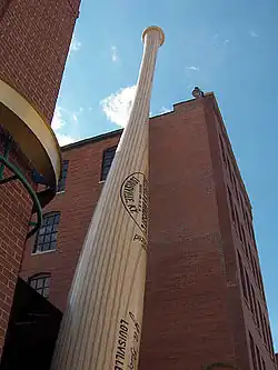 El bate gigante del Louisville Slugger Museum & Factory.