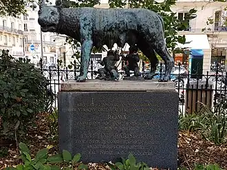 Una de las numerosas esculturas del parque.