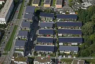 Paneles solares integrados en las cubiertas de las viviendas del barrio solar de Vauban, en Friburgo.