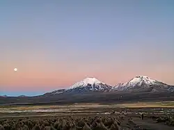 Vista del volcán Parinacota en Oruro, Bolivia.