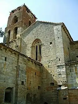 Torre y testero meridional del transepto de la iglesia