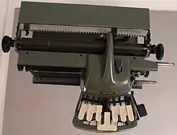 Máquina Blista para la escritura braille.