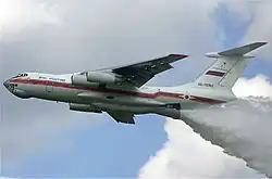Ilyushin Il-76 bomba de agua del Gobierno ruso usado en los incendios forestales en Chile de 2017.