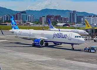 Airbus A321neo de JetBlue Airways próximo a despegar