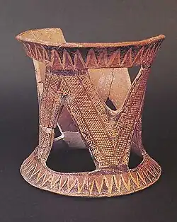 Soporte de arcilla del siglo XIV&nbsp;a.&nbsp;C.
