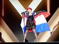 Madonna con la bandera de Holanda