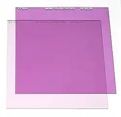 Filtros magenta de diferentes intensidades, usados para la corrección del color de la luz ambiental en fotografía