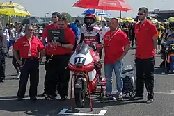 Mahindra Parrilla de salida|