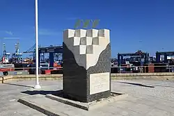Monumento en el Malta Freeport