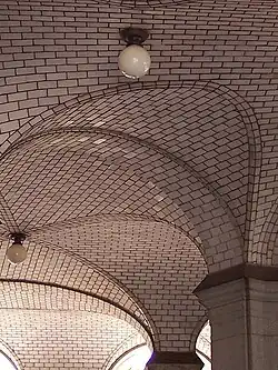 Arcadas de estilo Guastavino.