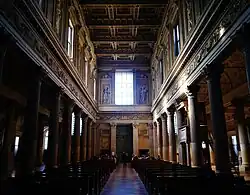 Vista de la nave, hacia la entrada