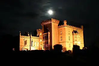 Vista del Castillo Markree de noche