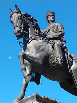 Estatua ecuestre del Marqués del Duero, de Andrés Aleu Teixidó (1885).[59]​