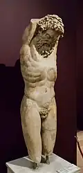 El fragmento del Museo Arqueológico de Estambul, de una copia procedente de Tarso (Turquía).[29]​