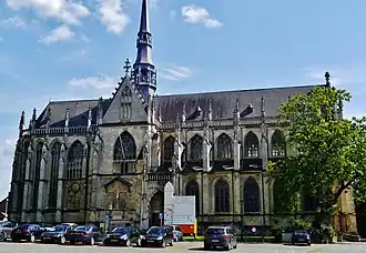 Basílica del Santísimo Sacramento (s. XIV) de Meerssen, con tres tramos góticos y tres neogóticos