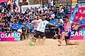 Un partido de fútbol playa entre Argentina y Paraguay.