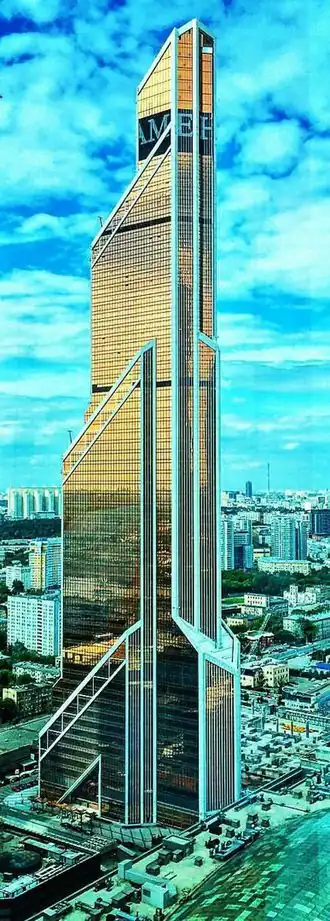 Mercury City Tower en Moscú, completado en noviembre de 2012. El edificio fue diseñado junto a M.M. Posokhin y G.L. Sirota.