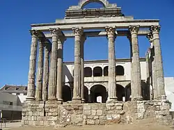 Al fondo de la estructura romana encontramos dicho palacio.
