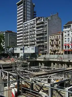 Aspecto de las obras de remodelación del atrio norte de la estación de la Línea Amarilla (junio de 2007)