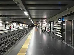 Andenes de la estación de la Línea Roja