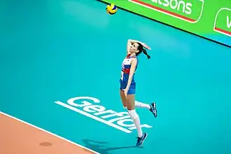 Milena Rašić al saque