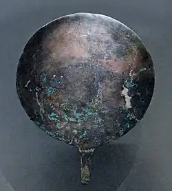 Espejo de bronce procedente de Mari (siglo XIII o XII a. C.)