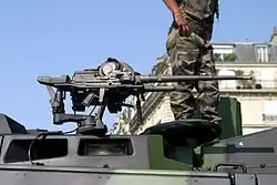 Vista de perfil de la AAT-52 de un tanque Leclerc.