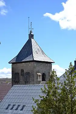 Vista del remate de la torre campanario