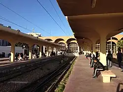 Monasitr tren estación
