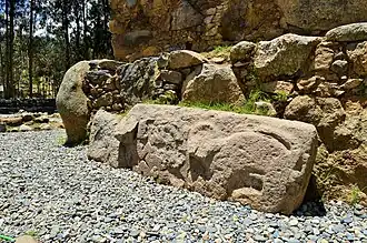 Monolito de la cultura Recuay en la chullpa oeste
