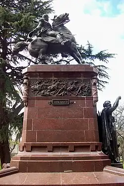 Escultura ecuestre en B. Aires, Argentina.