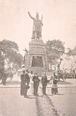 Inauguración del monumento en la rotonda de la avenida Grau (1926).