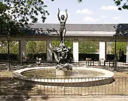 Monumento a Ramón Gómez de la Serna en los Jardines de Las Vistillas de Madrid