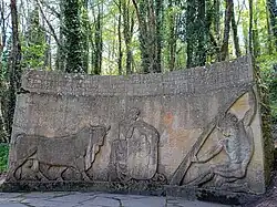 Mural con un relieve alegórico situado en Fontibre.