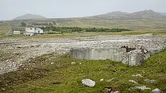Paisaje montañoso que rodea al arroyo.